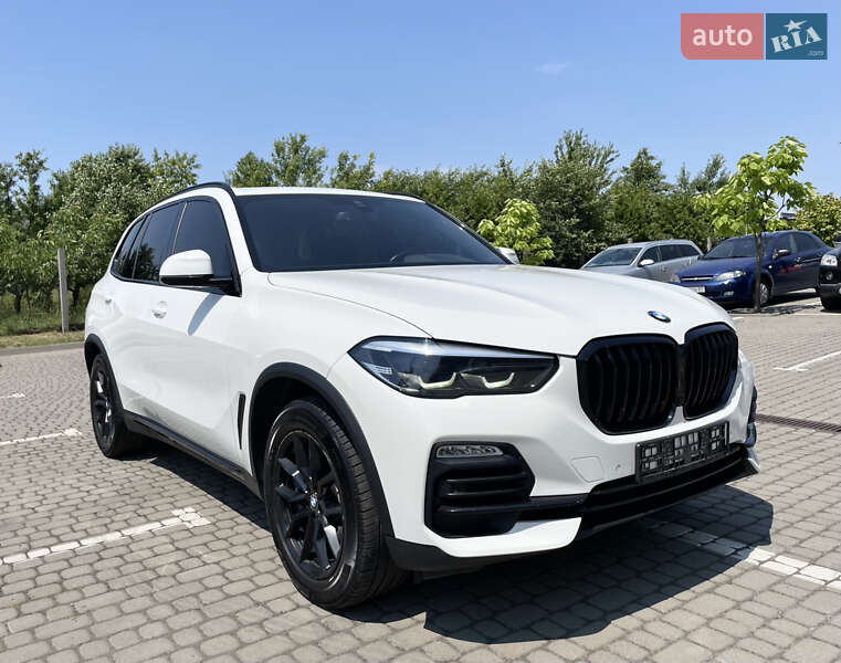 Позашляховик / Кросовер BMW X5 2019 в 