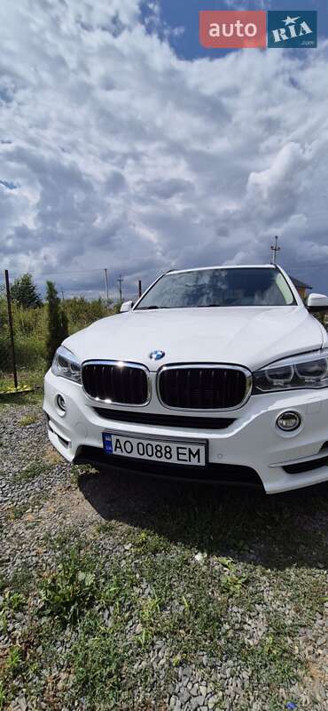 Внедорожник / Кроссовер BMW X5 2016 в Ужгороде