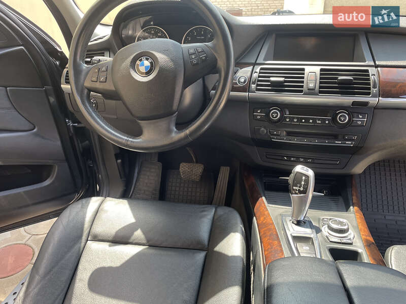 Внедорожник / Кроссовер BMW X5 2010 в Николаеве