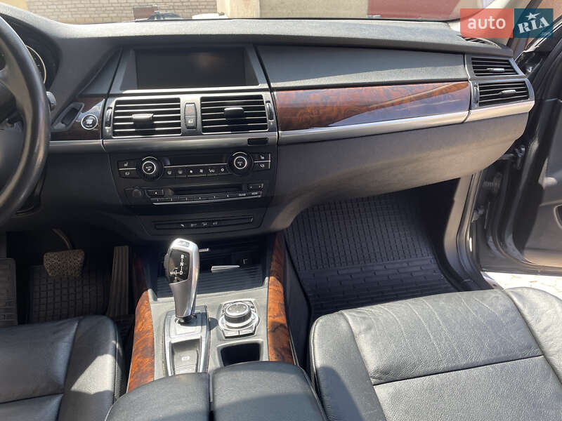 Внедорожник / Кроссовер BMW X5 2010 в Николаеве
