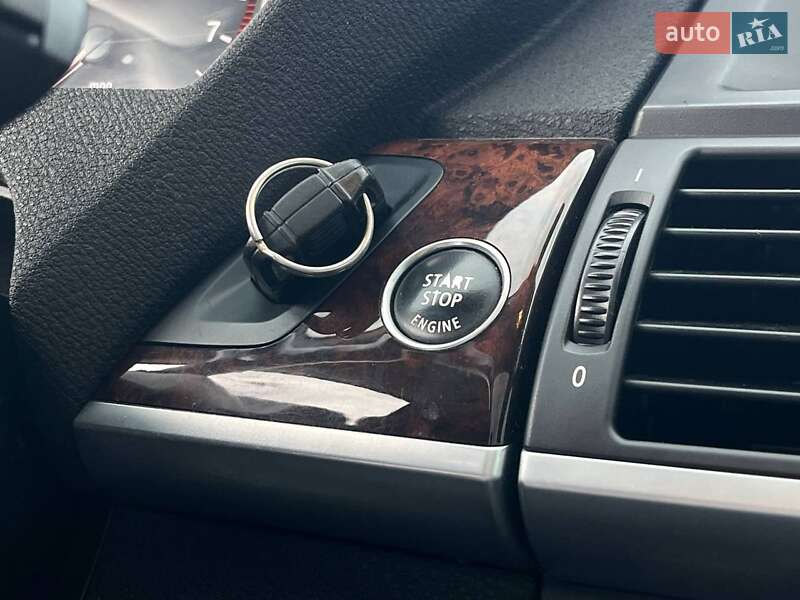 Внедорожник / Кроссовер BMW X5 2012 в Львове