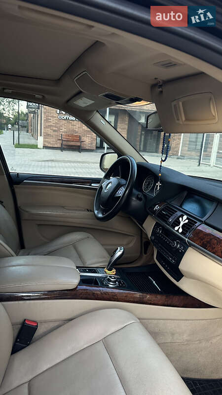 Позашляховик / Кросовер BMW X5 2011 в Івано-Франківську