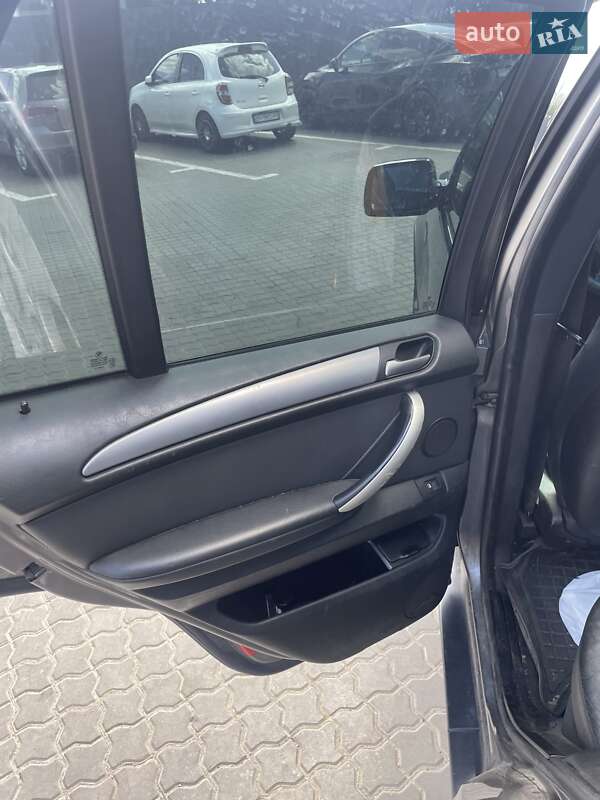 Внедорожник / Кроссовер BMW X5 2004 в Одессе