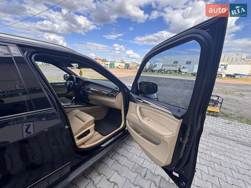 Внедорожник / Кроссовер BMW X5 2010 в Александрие