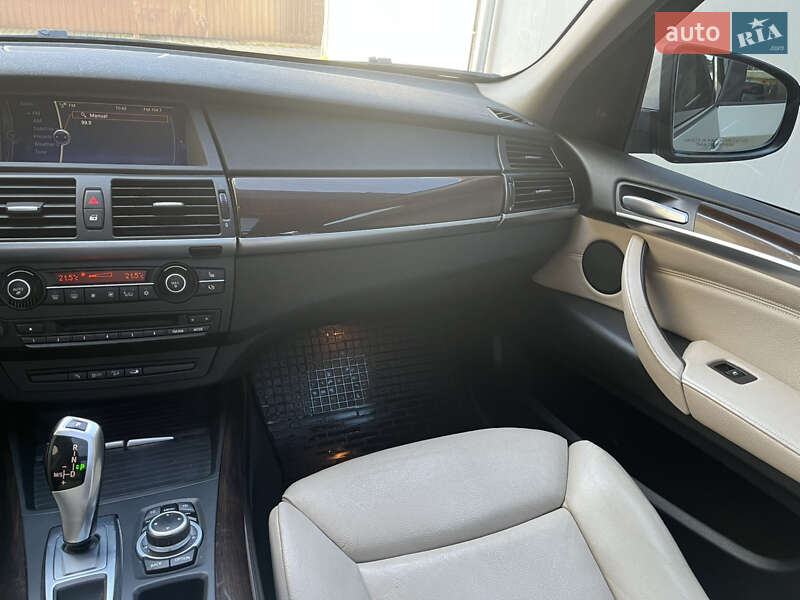 Внедорожник / Кроссовер BMW X5 2010 в Стрые