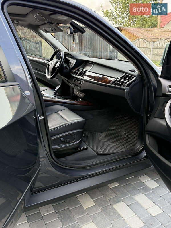 Позашляховик / Кросовер BMW X5 2012 в Чернівцях
