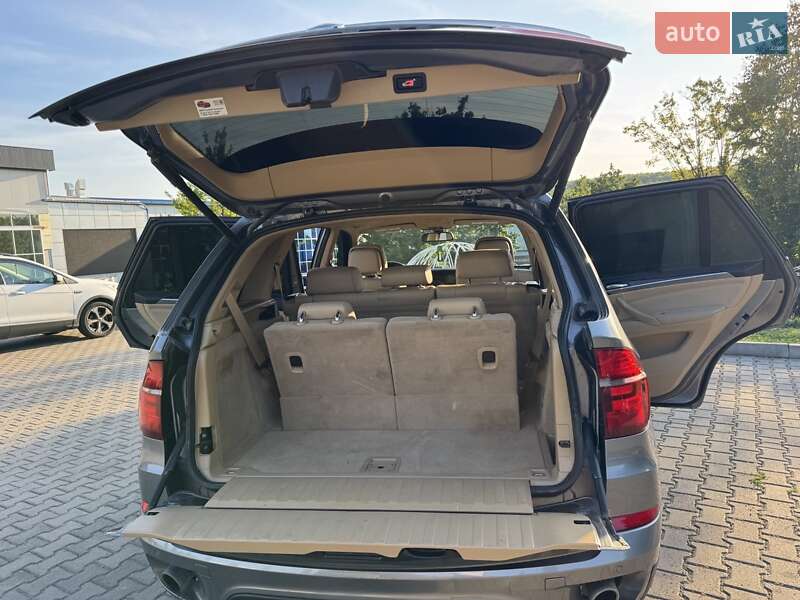 Позашляховик / Кросовер BMW X5 2013 в Чернівцях