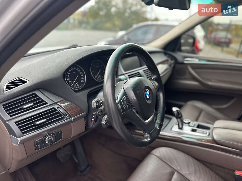 Позашляховик / Кросовер BMW X5 2010 в Вінниці