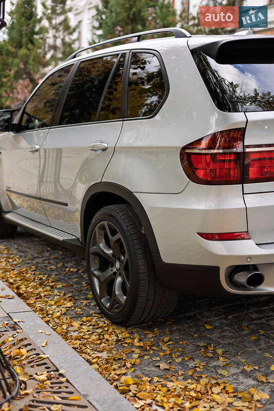 Внедорожник / Кроссовер BMW X5 2011 в Черновцах