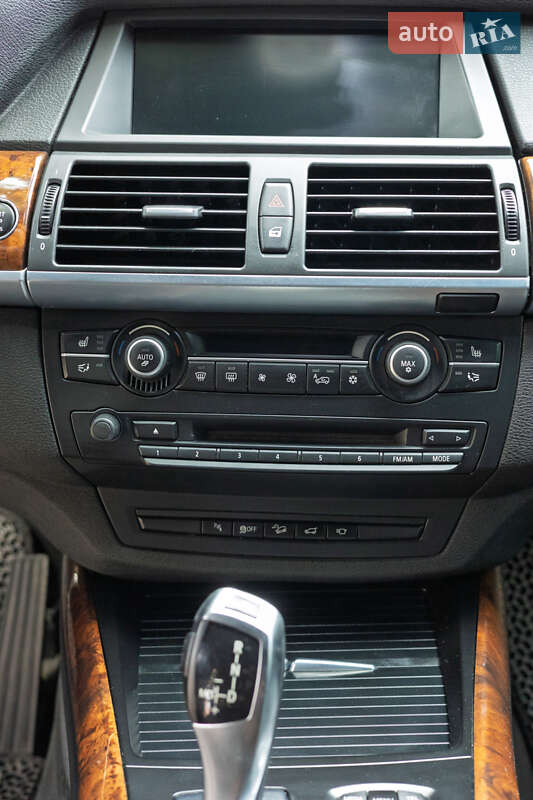 Внедорожник / Кроссовер BMW X5 2011 в Черновцах