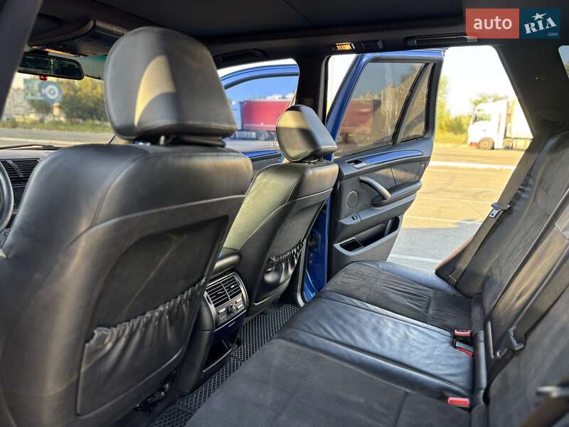 Внедорожник / Кроссовер BMW X5 2004 в Киеве