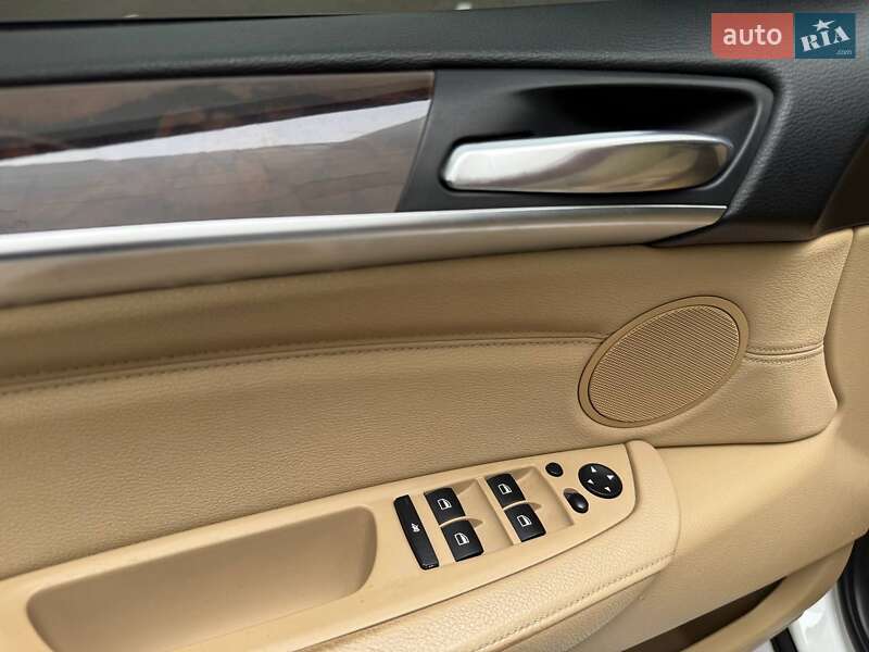 Внедорожник / Кроссовер BMW X5 2011 в Киеве