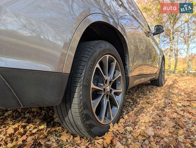 Позашляховик / Кросовер BMW X5 2017 в Луцьку