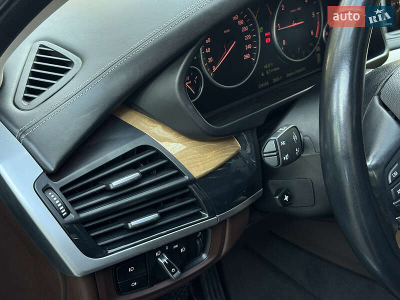 Внедорожник / Кроссовер BMW X5 2015 в Дрогобыче