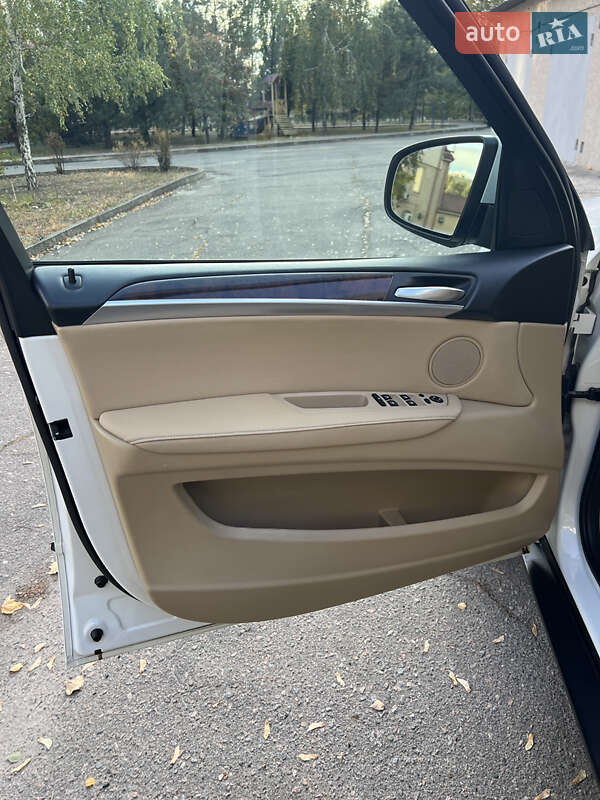 Внедорожник / Кроссовер BMW X5 2012 в Киеве