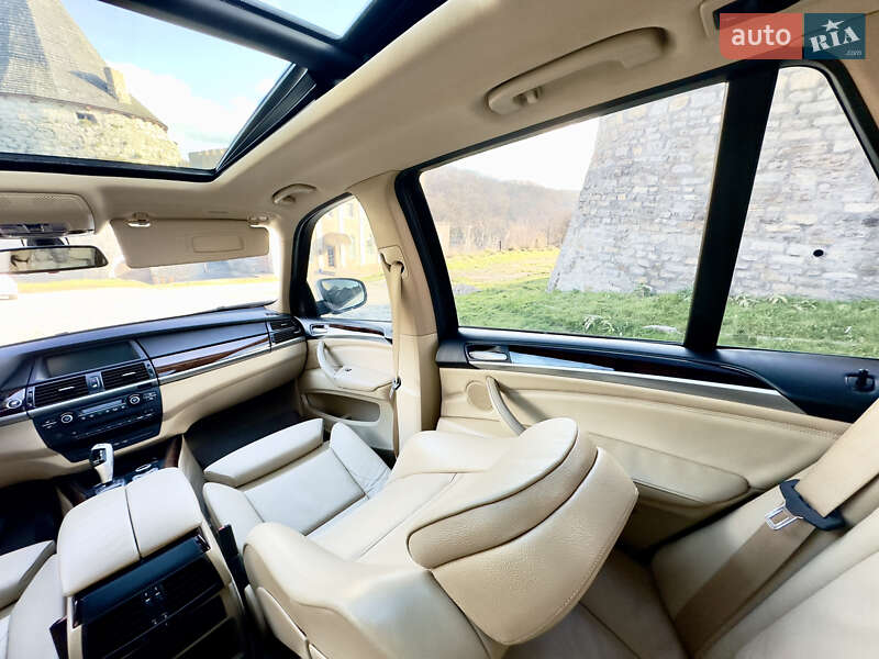 Внедорожник / Кроссовер BMW X5 2010 в Каменец-Подольском