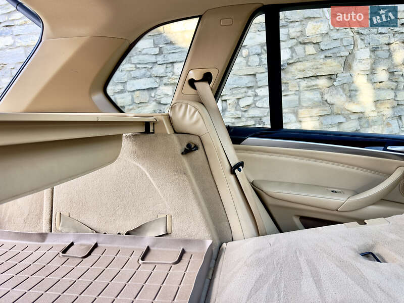 Внедорожник / Кроссовер BMW X5 2010 в Каменец-Подольском