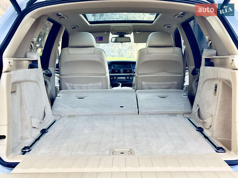 Внедорожник / Кроссовер BMW X5 2010 в Каменец-Подольском