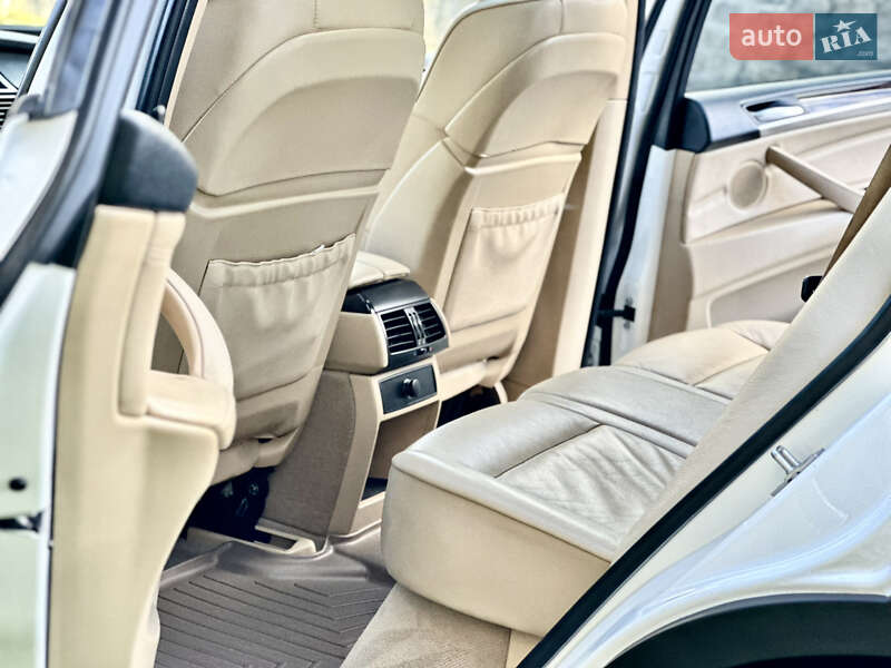 Внедорожник / Кроссовер BMW X5 2010 в Каменец-Подольском