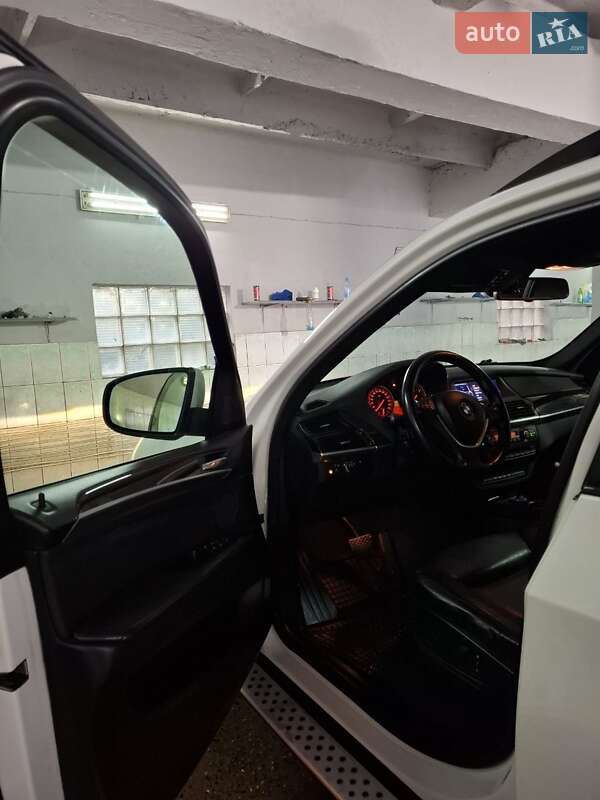 Внедорожник / Кроссовер BMW X5 2010 в Виноградове