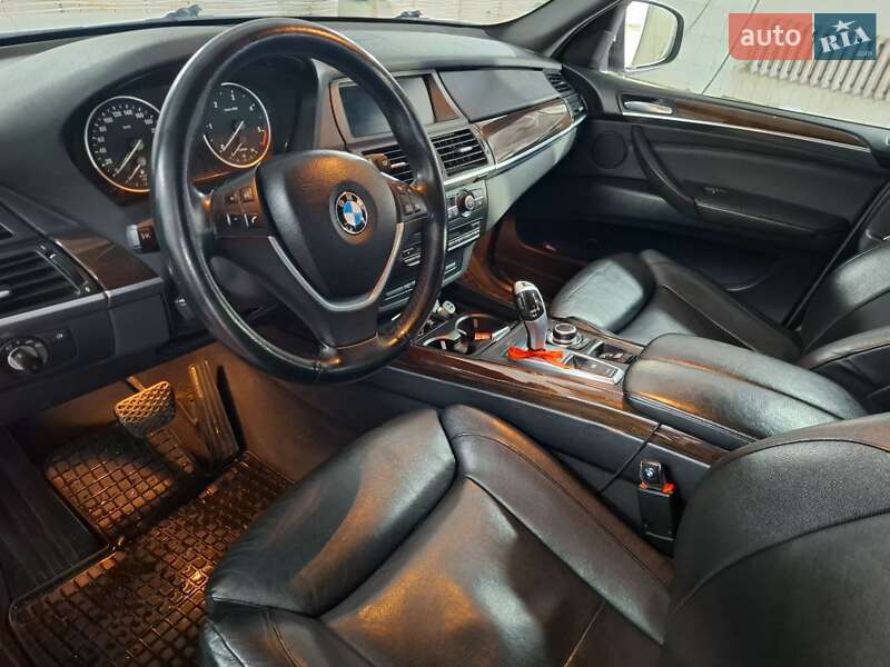 Внедорожник / Кроссовер BMW X5 2010 в Виноградове