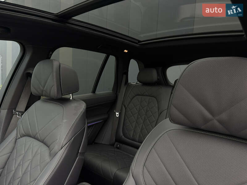 Внедорожник / Кроссовер BMW X5 2023 в Хмельницком