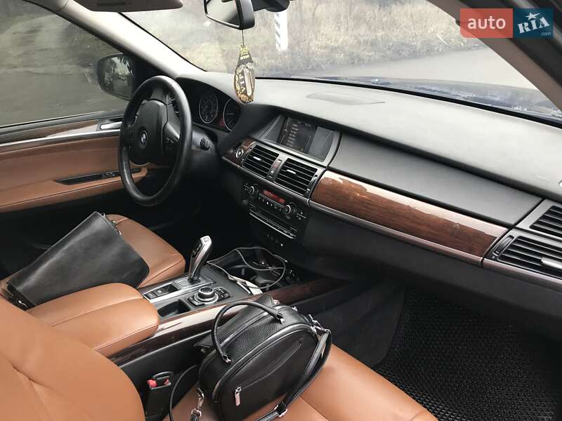 Внедорожник / Кроссовер BMW X5 2010 в Лубнах