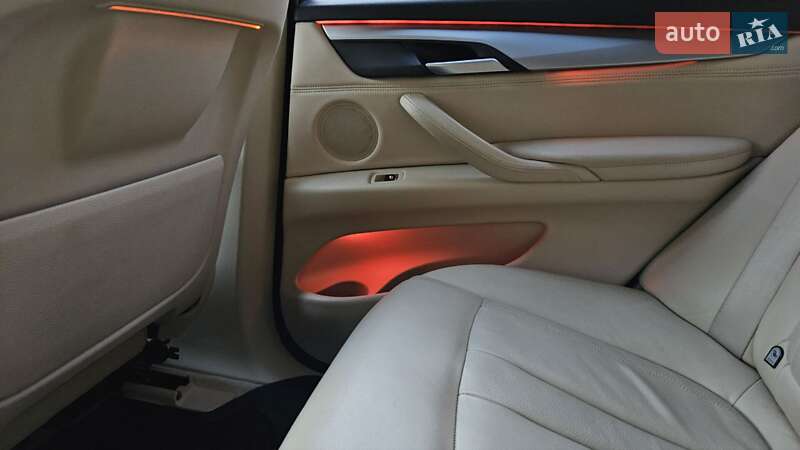 Позашляховик / Кросовер BMW X5 2014 в Сваляві