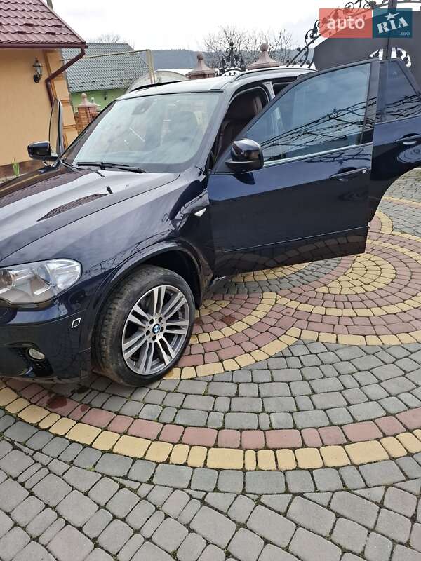 Позашляховик / Кросовер BMW X5 2011 в Чернівцях