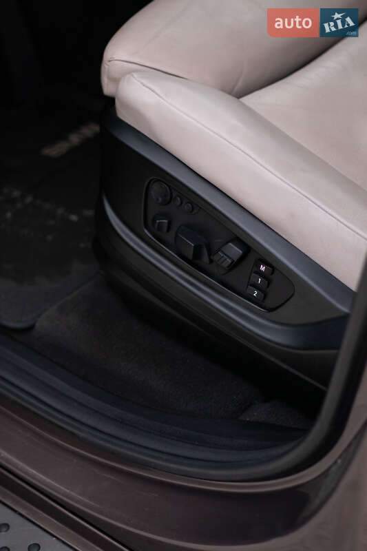 Позашляховик / Кросовер BMW X5 2012 в Києві фото 12 Позашляховик / Кросовер BMW X5 2012 в Києві