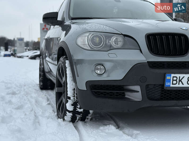 Позашляховик / Кросовер BMW X5 2010 в Рівному