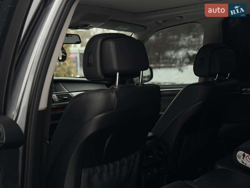 Позашляховик / Кросовер BMW X5 2010 в Рівному