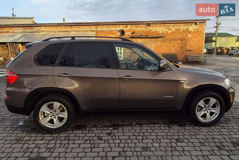 Внедорожник / Кроссовер BMW X5 2012 в Черновцах