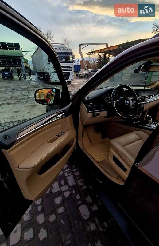 Внедорожник / Кроссовер BMW X5 2012 в Черновцах