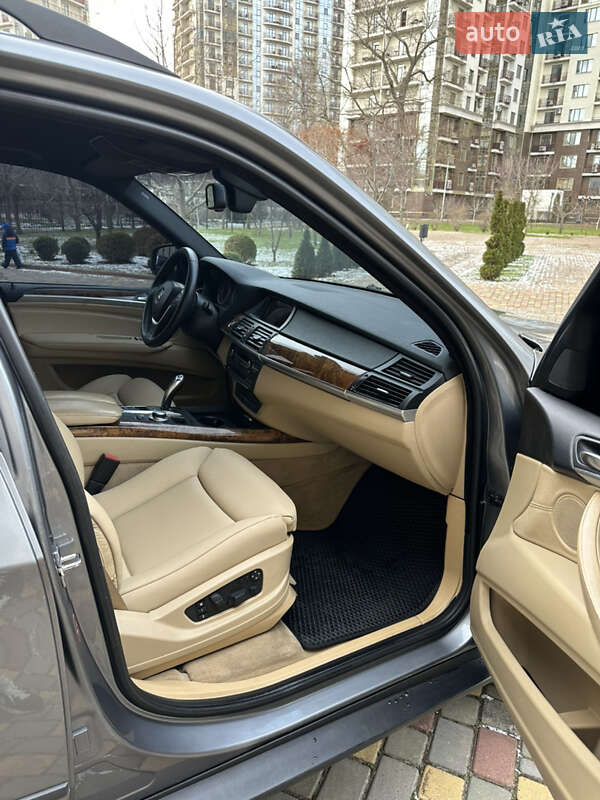 Внедорожник / Кроссовер BMW X5 2008 в Одессе