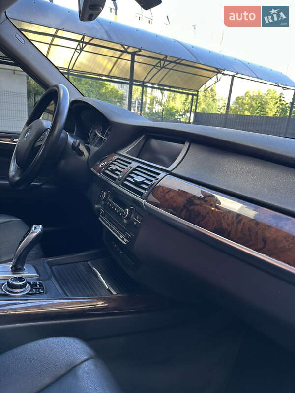 Внедорожник / Кроссовер BMW X5 2010 в Житомире