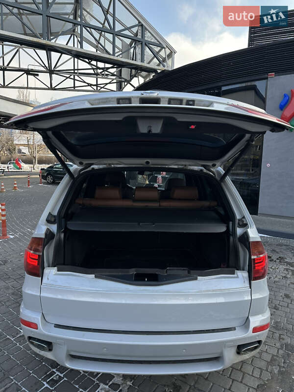Внедорожник / Кроссовер BMW X5 2010 в Южноукраинске