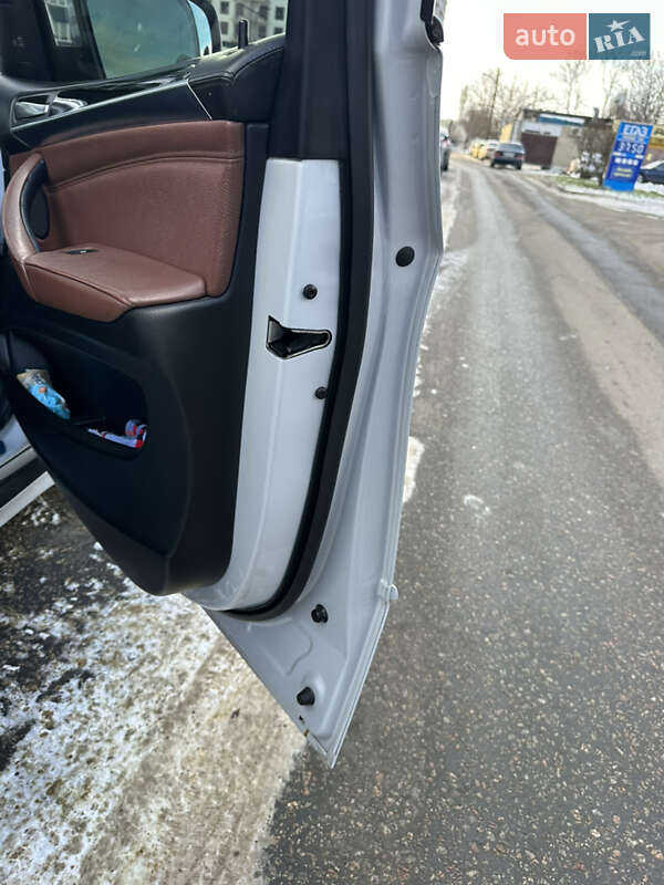 Внедорожник / Кроссовер BMW X5 2010 в Южноукраинске