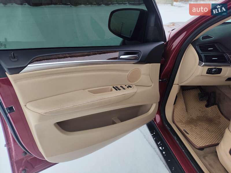 Внедорожник / Кроссовер BMW X5 2010 в Козове