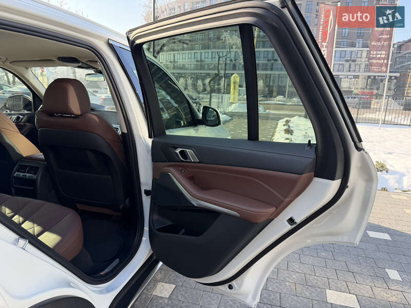 Внедорожник / Кроссовер BMW X5 2023 в Ужгороде