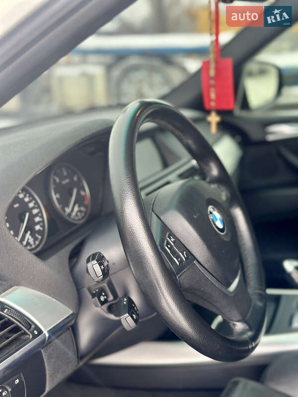 Внедорожник / Кроссовер BMW X5 2010 в Черновцах