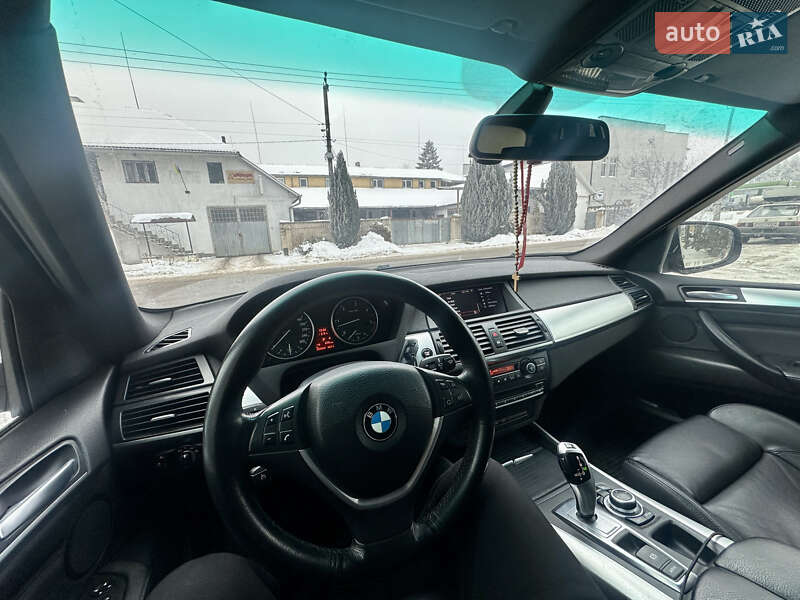 Внедорожник / Кроссовер BMW X5 2010 в Черновцах