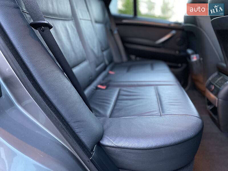 Внедорожник / Кроссовер BMW X5 2004 в Одессе