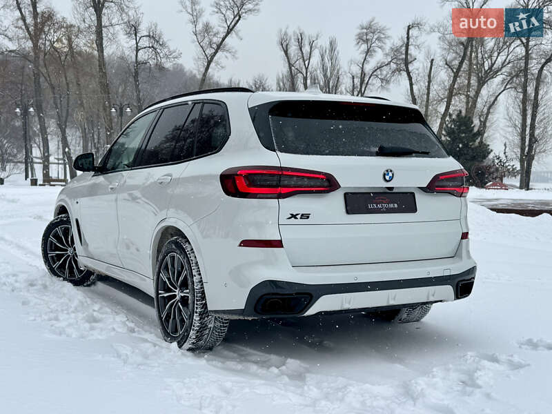 Внедорожник / Кроссовер BMW X5 2022 в Киеве
