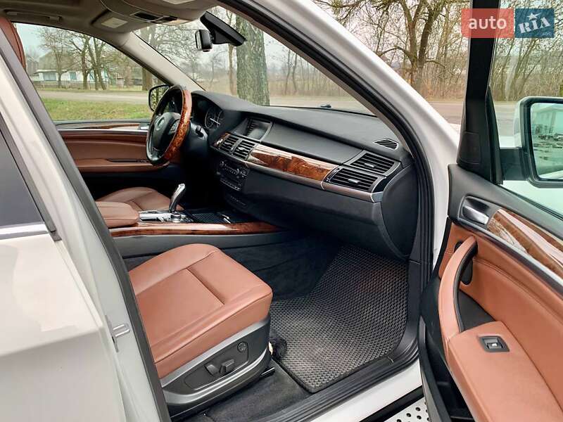 Внедорожник / Кроссовер BMW X5 2013 в Малине