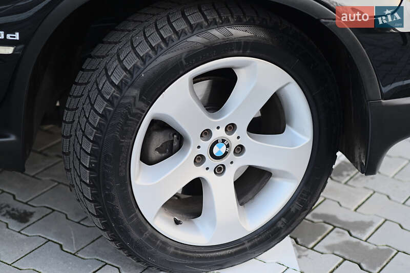 Внедорожник / Кроссовер BMW X5 2005 в Дубно