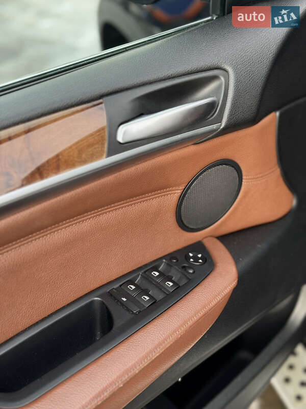 Внедорожник / Кроссовер BMW X5 2013 в Калуше