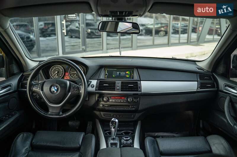 Позашляховик / Кросовер BMW X5 2011 в Чернівцях