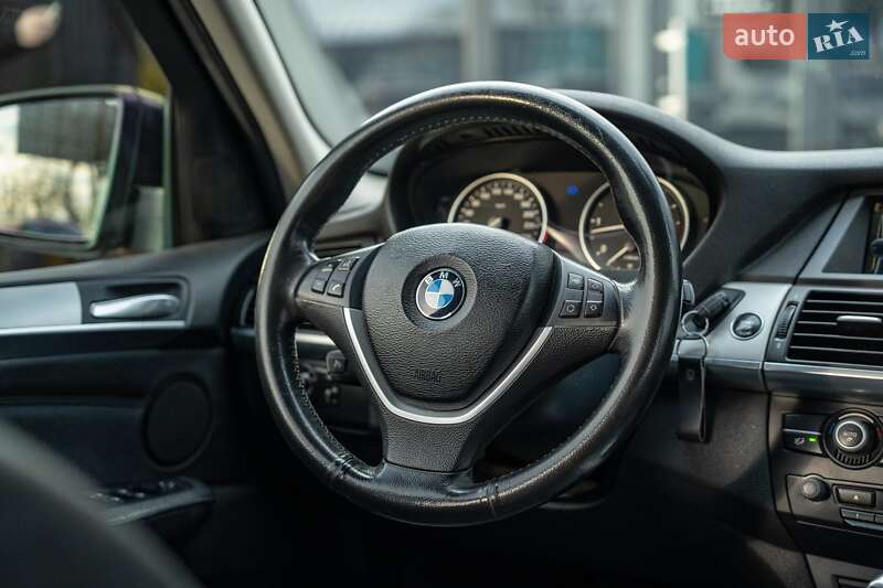 Позашляховик / Кросовер BMW X5 2011 в Чернівцях