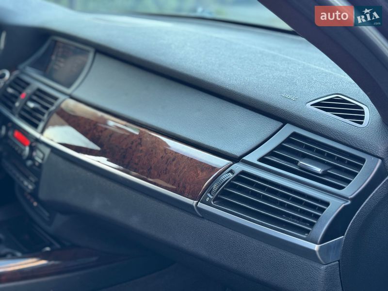 Внедорожник / Кроссовер BMW X5 2011 в Сарнах